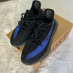 COPY - Gently worn Yeezys. Comes with box